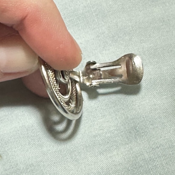 2/$20 Silver Tone Earrings Cala Lilly Clip On’s Metal Swirl Style Vintage - Picture 7 of 11